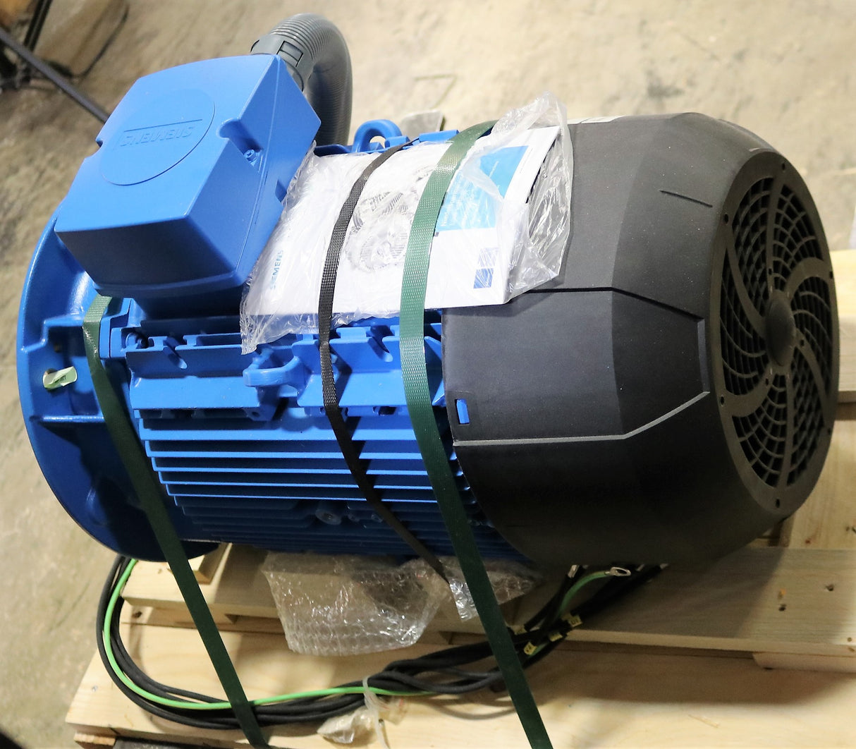 ATLAS COPCO ­-­ 2204106600 ­-­ ELECTRIC MOTOR 26kW 400/460V 50/60Hz