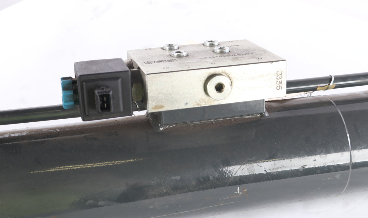 JLG ­-­ 262787H2 ­-­ CYLINDER SECOND ARM