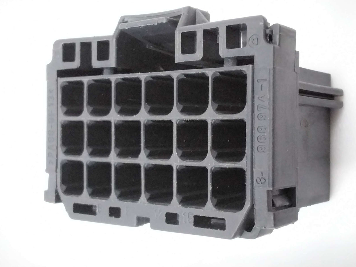 AMP INC  ­-­ 8-968974-1 ­-­ CONNECTOR HOUSING