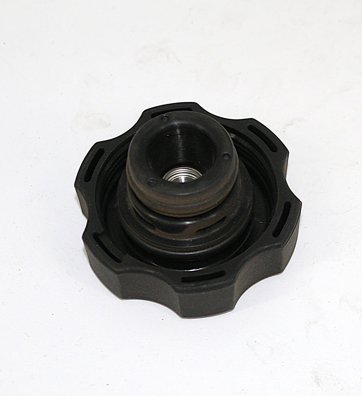 FREIGHTLINER TRUCK (DAIMLER) ­-­ 05-20763-001 ­-­ CAP RADIATOR CAS