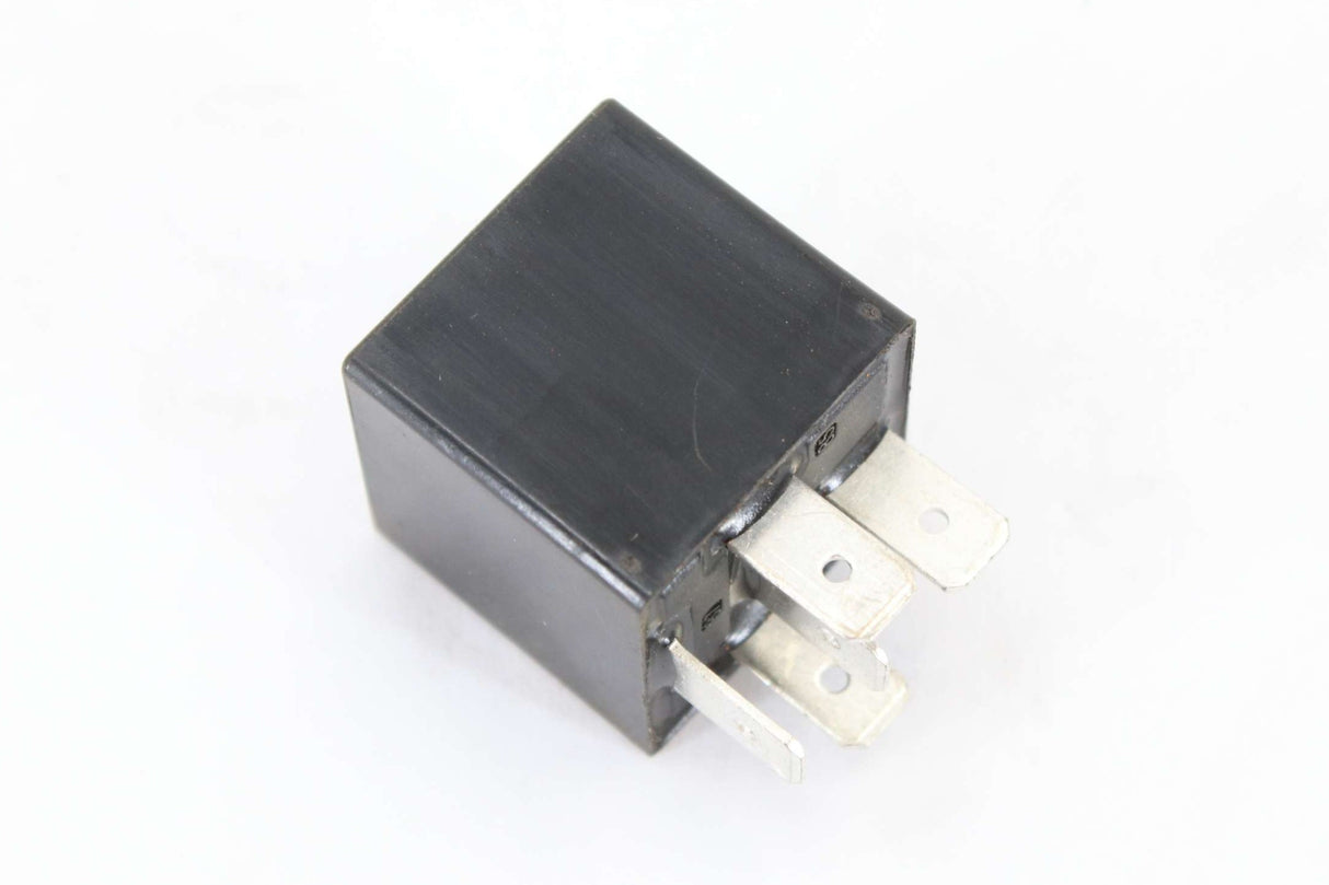 NAVISTAR ­-­ 3607384C1 ­-­ RELAY TURN SIGNAL