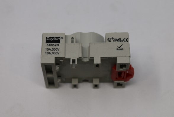 DAYTON ELECTRIC  ­-­ 5X852N ­-­ 8 PIN OCTAL SOCKET 15A 300V