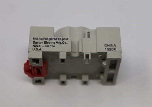 DAYTON ELECTRIC  ­-­ 5X852N ­-­ 8 PIN OCTAL SOCKET 15A 300V