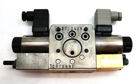 JLG ­-­ 70047084 ­-­ DIRECTIONALVALVE 4/3