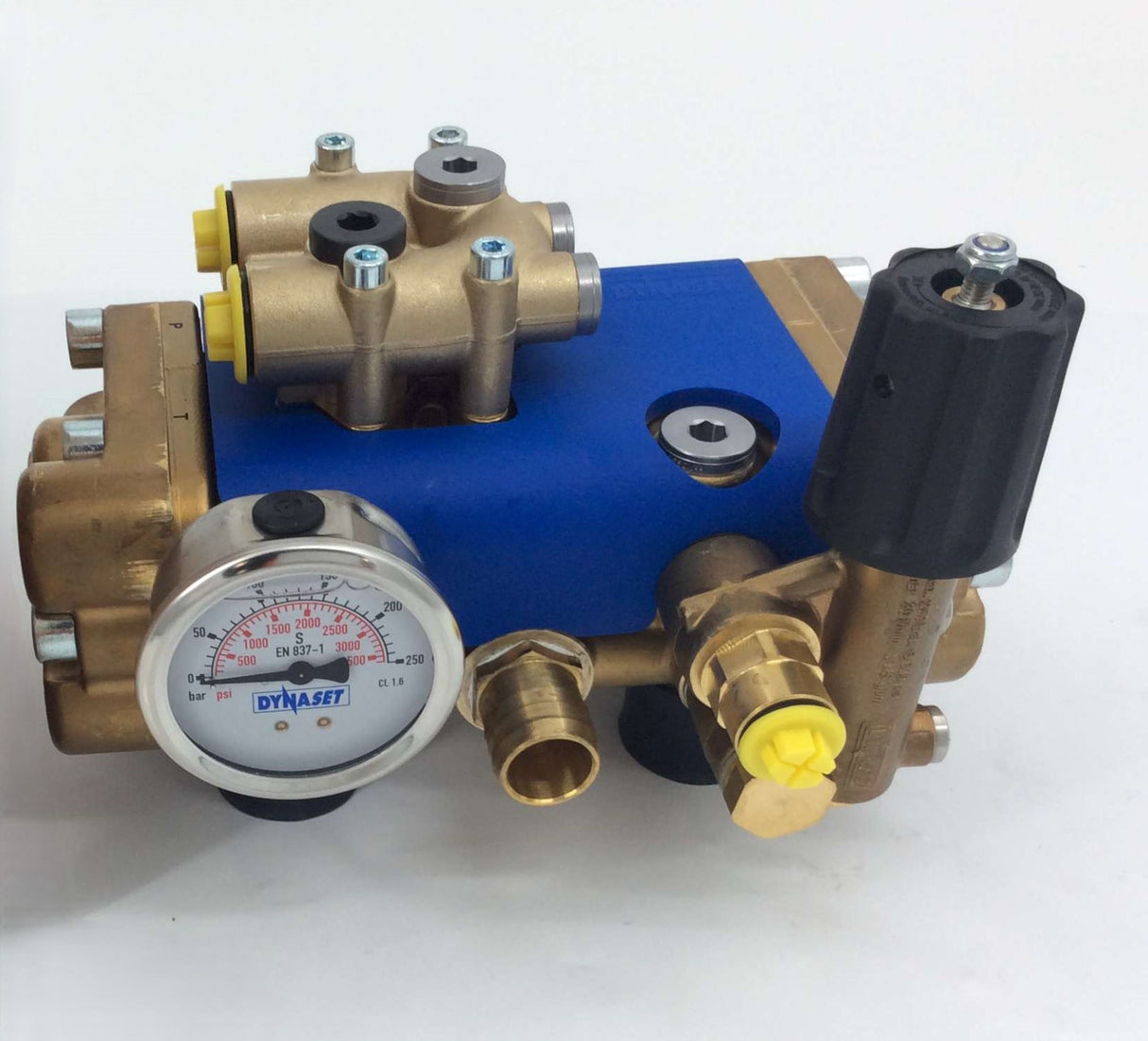 DYNASET ­-­ D200104700 ­-­ HIGH PRESSURE WATER PUMP  7.9 GPM AT 3600 PSI