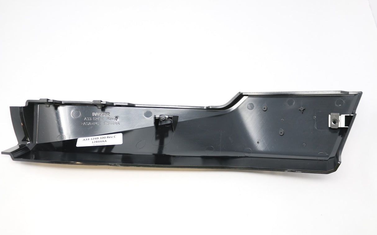 PACCAR ­-­ A33-1249-100 ­-­ REAR KICK PLATE FAIRING