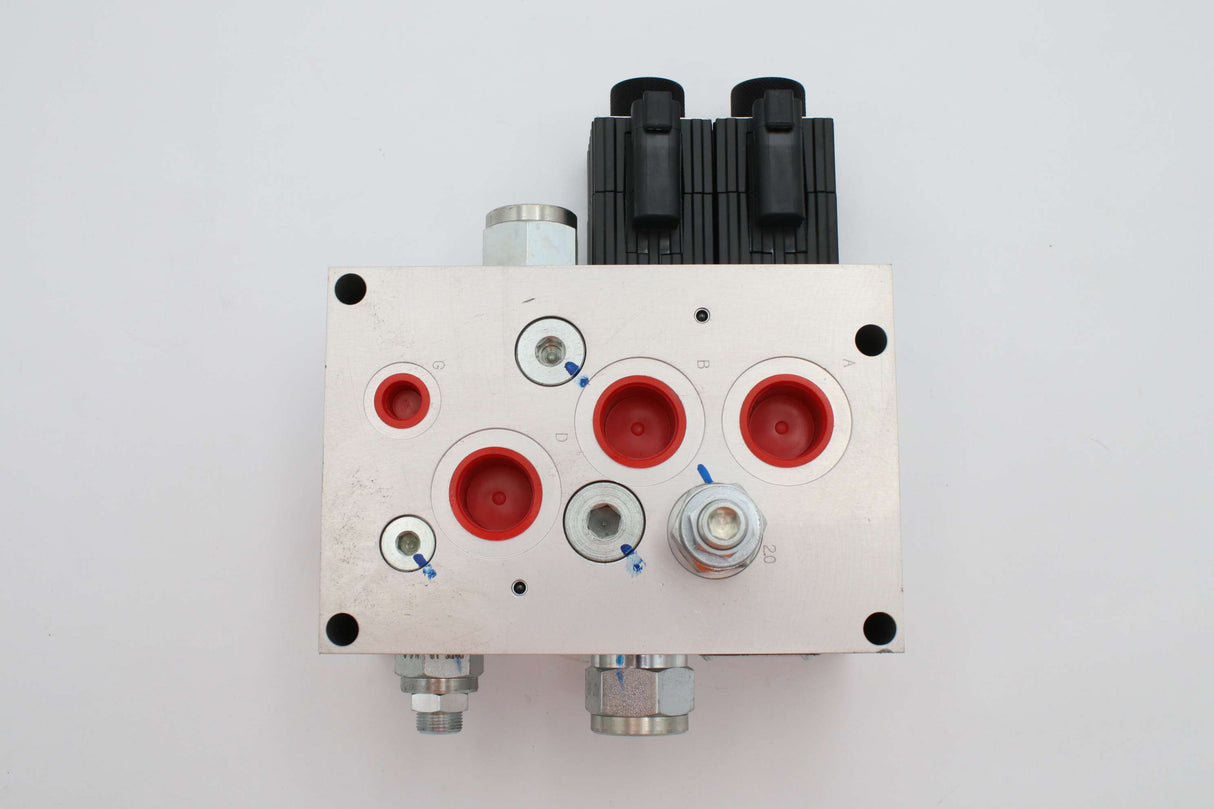 BUCHER HYDRAULICS ­-­ CDM-1696-12V ­-­ OUTRIGGER CONTROL VALVE