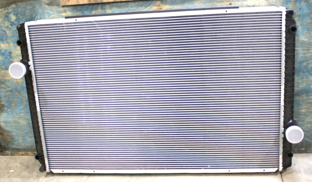 NAVISTAR ­-­ IN8143 ­-­ RADIATOR ASSY