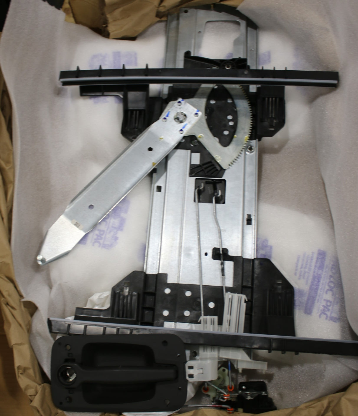 NAVISTAR ­-­ 4110772C91 ­-­ DOOR HARDWARE ASSY LH