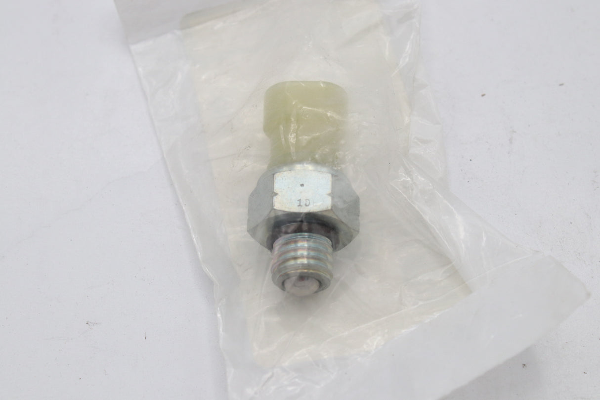 NAVISTAR ­-­ 3515761C1 ­-­ SWITCH BACKUP LIGHT