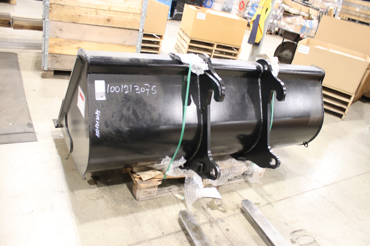 JLG ­-­ 1001213075 ­-­ BUCKET-GP- 1.0 CU M- 2100 MM
