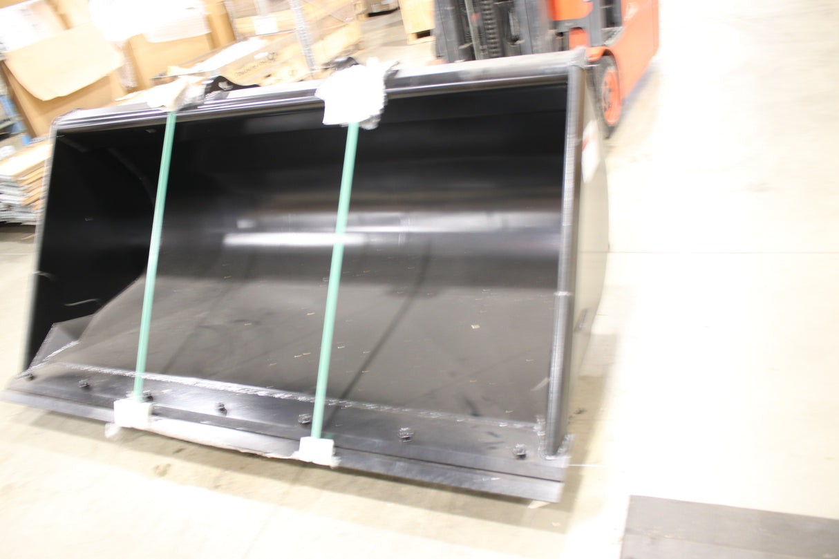 JLG ­-­ 1001213075 ­-­ BUCKET-GP- 1.0 CU M- 2100 MM