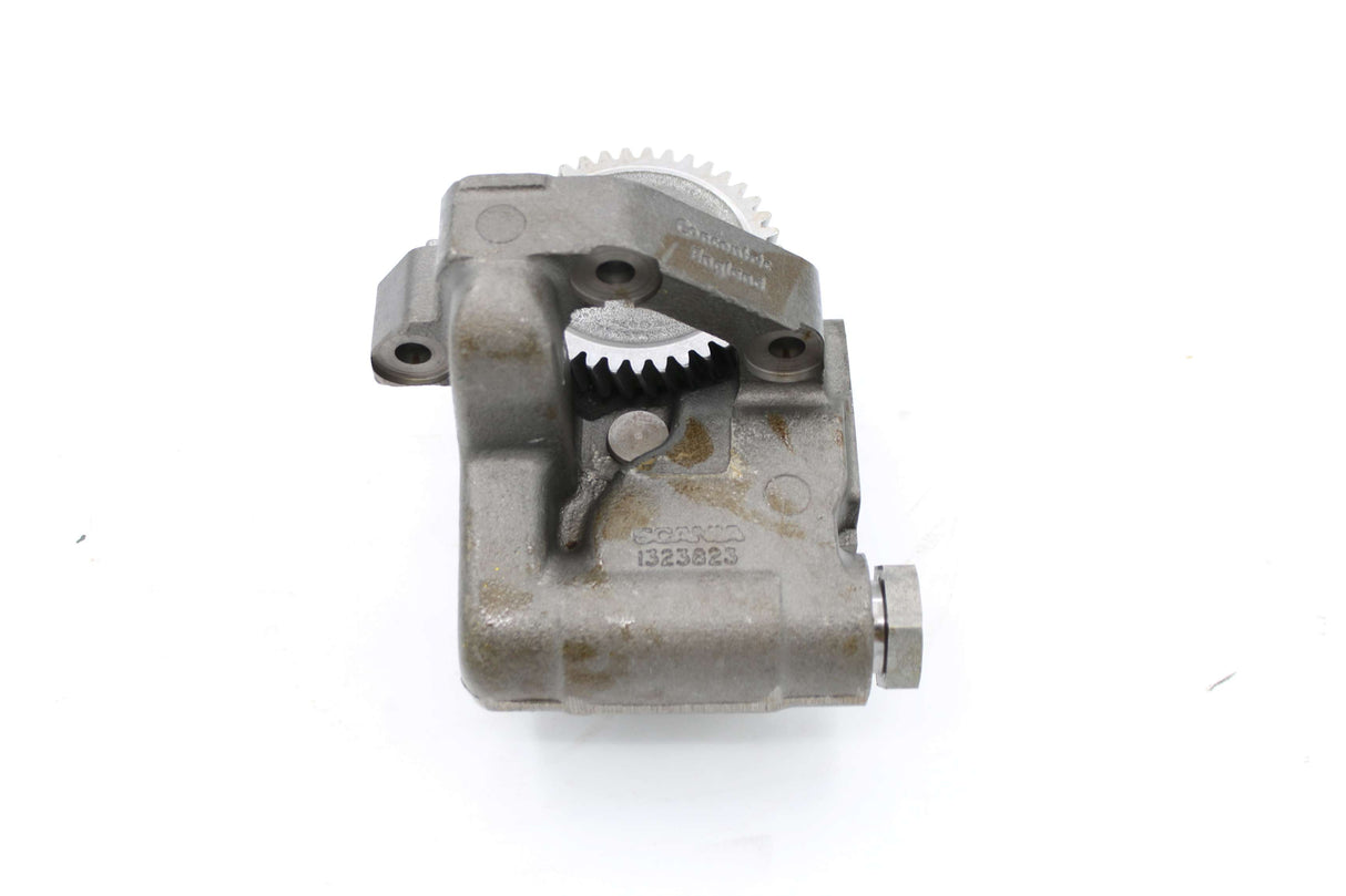 SCANIA ­-­ 1323823 ­-­ PUMP OIL