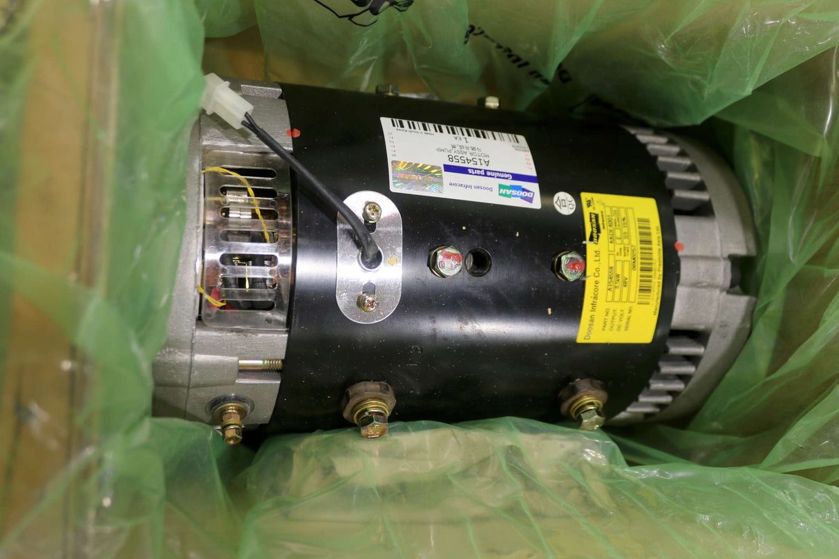 DOOSAN ­-­ A154558 ­-­ MOTOR ASSY-PUMP