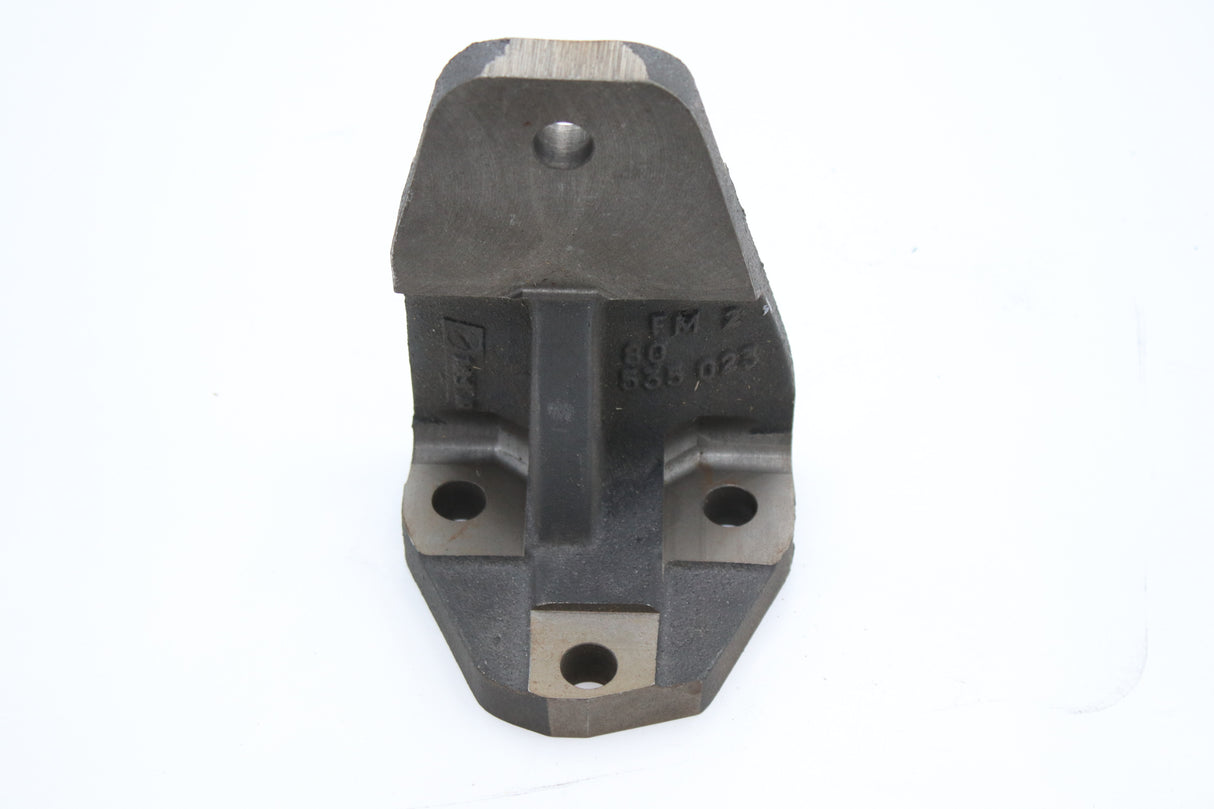 AXLETECH ­-­ E75450453 ­-­ CAST IRON FRONT BRACKET