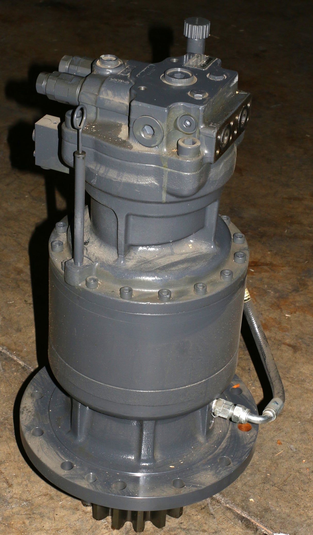 BOBCAT ­-­ 7410699 ­-­ SWING ASSEMBLY FITS E165