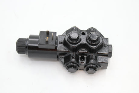 BOBCAT ­-­ 7391065 ­-­ VALVE AUXILIARY