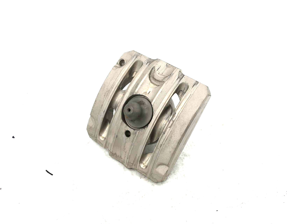 BOBCAT ­-­ 7295776 ­-­ VALVE