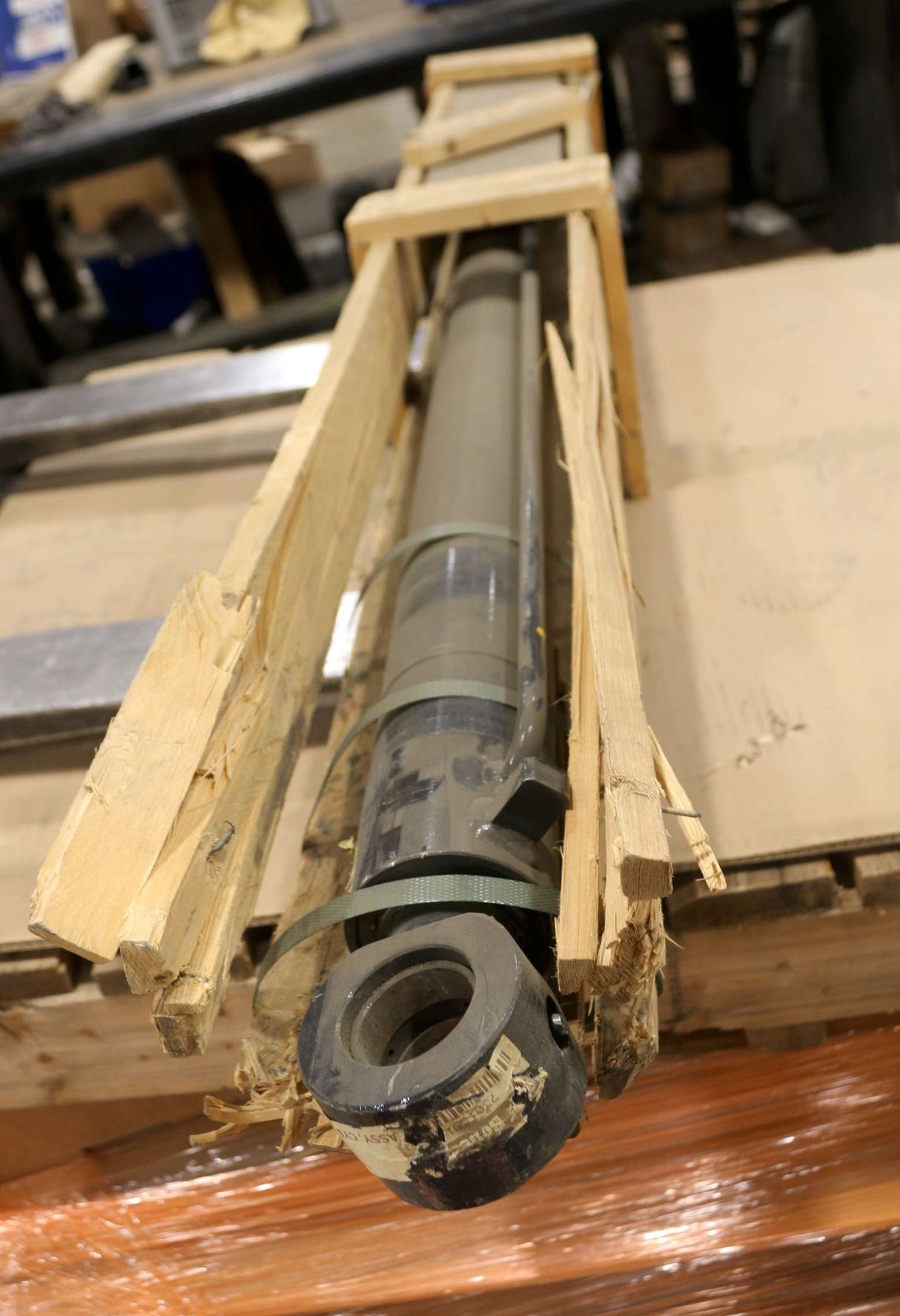 BOBCAT ­-­ 7301561 ­-­ CYLINDER