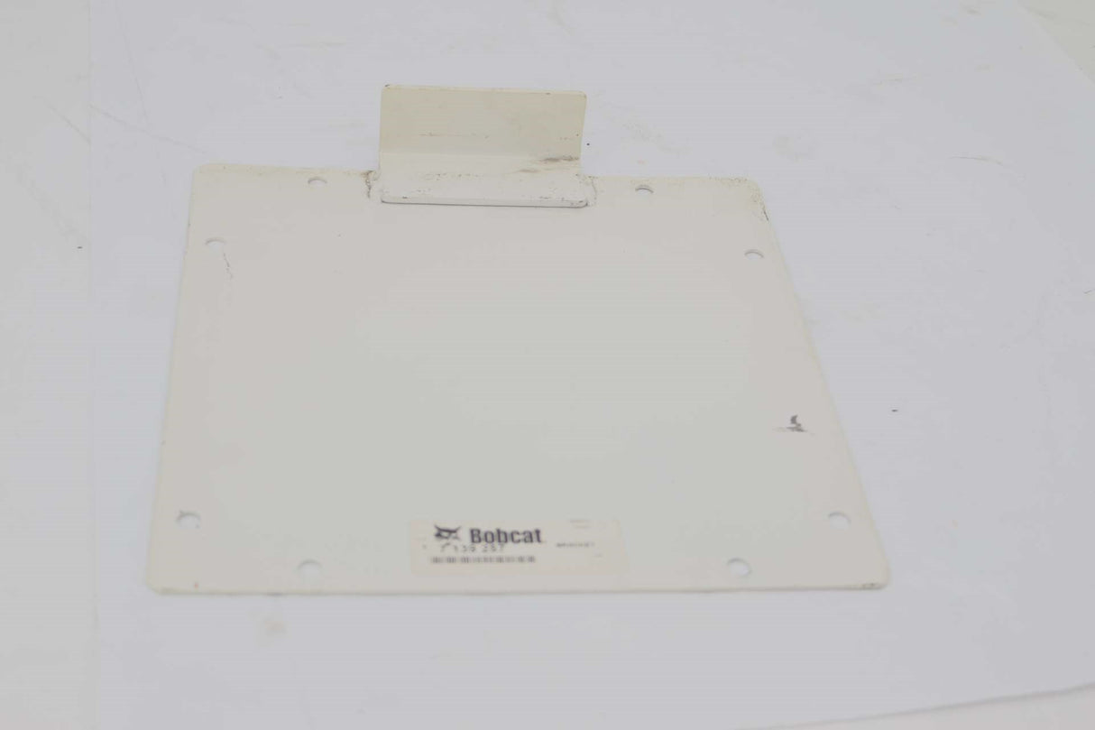 BOBCAT ­-­ 7139257 ­-­ BRACKET