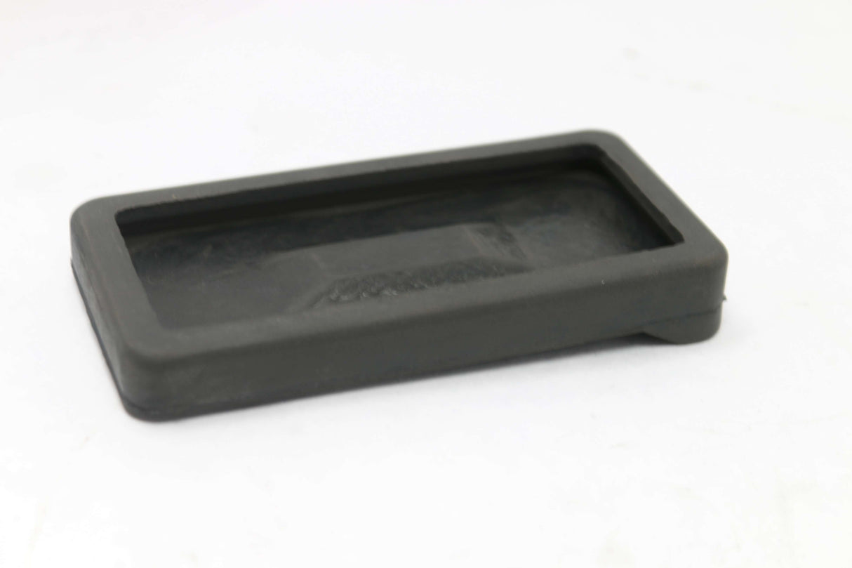 BOBCAT ­-­ 6695842 ­-­ COVER PEDAL