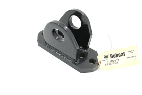 BOBCAT ­-­ 7393018 ­-­ BRACKET HITCH