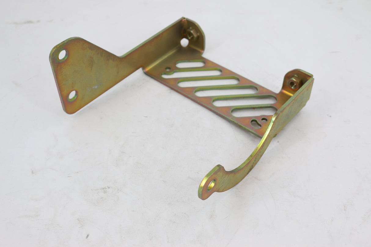 BOBCAT ­-­ 7360678 ­-­ BRACKET GUARD