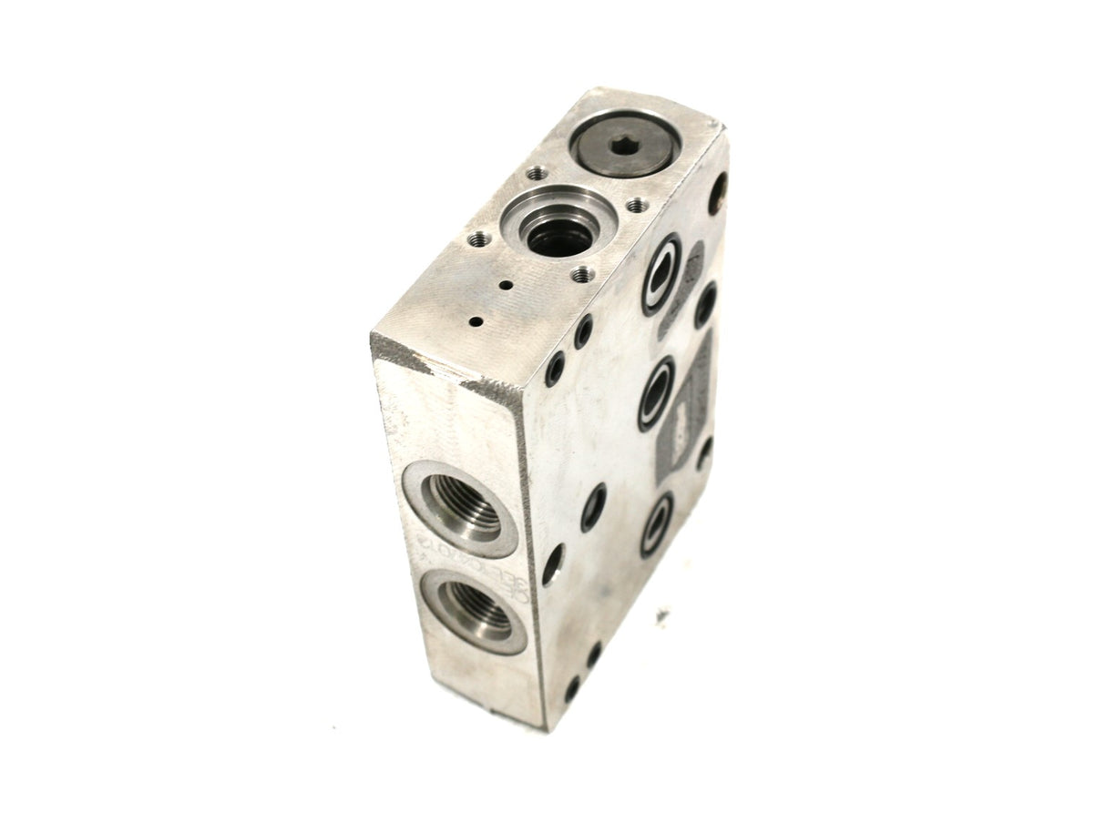 BOBCAT ­-­ 7271404 ­-­ SECTION