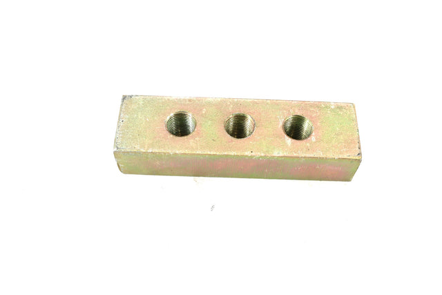 BOBCAT ­-­ 7385637 ­-­ PLATE MOUNTING