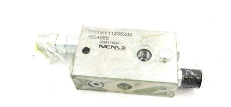 BOBCAT ­-­ 7024085 ­-­ VALVE