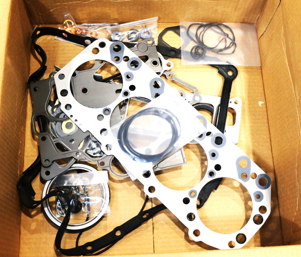 BOBCAT ­-­ 54429667 ­-­ GASKET - SET - ENG.