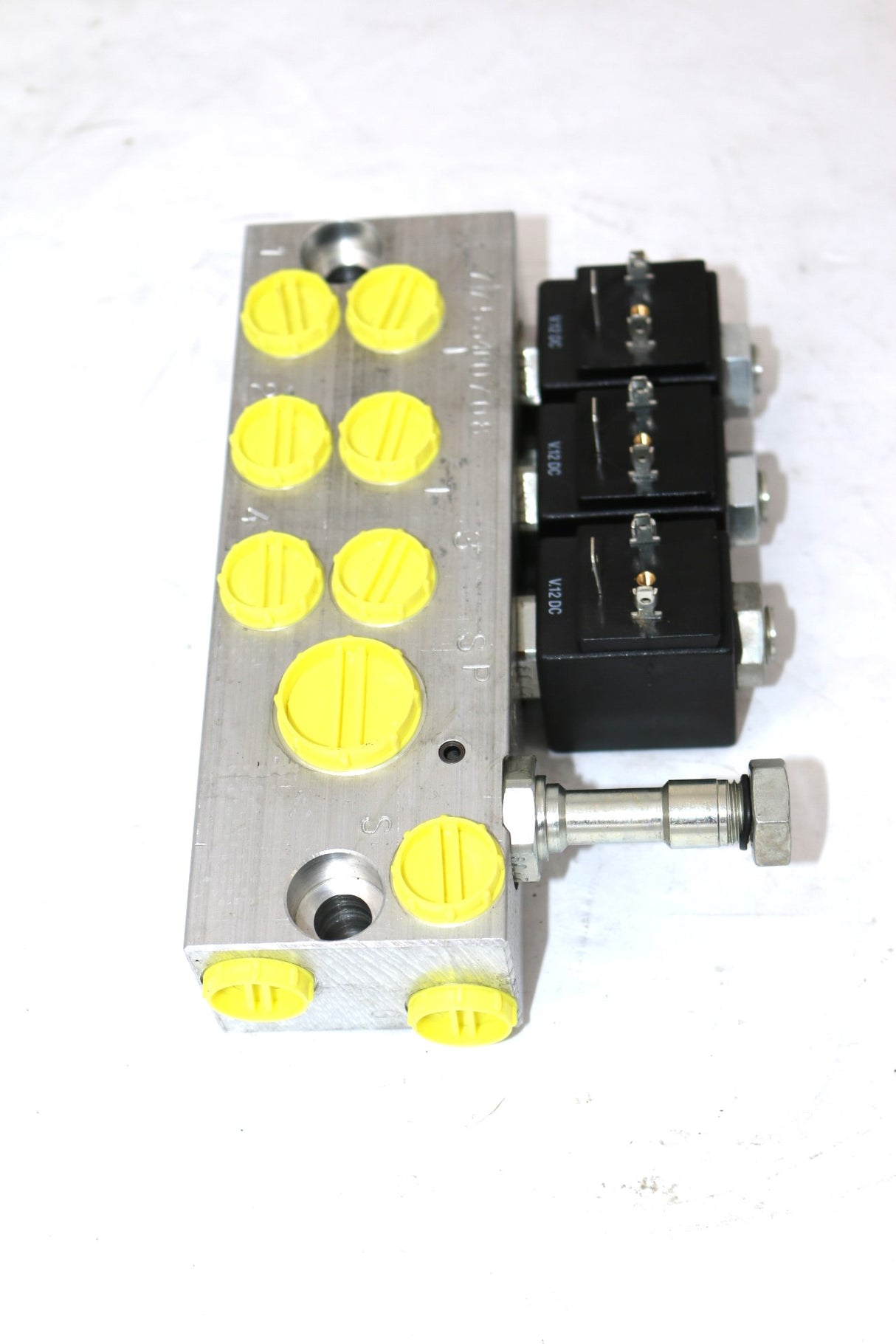 BOBCAT ­-­ 5572100026 ­-­ VALVE - SOLENOID