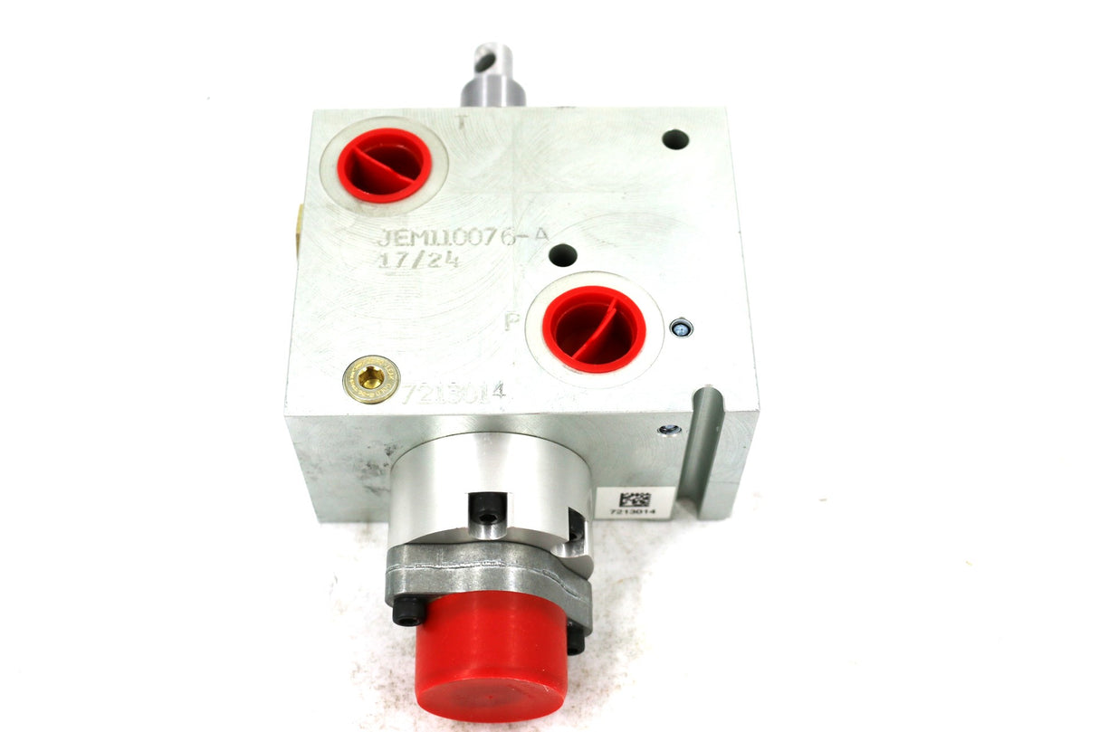 BOBCAT ­-­ 7213014 ­-­ VALVE SHUTOFF