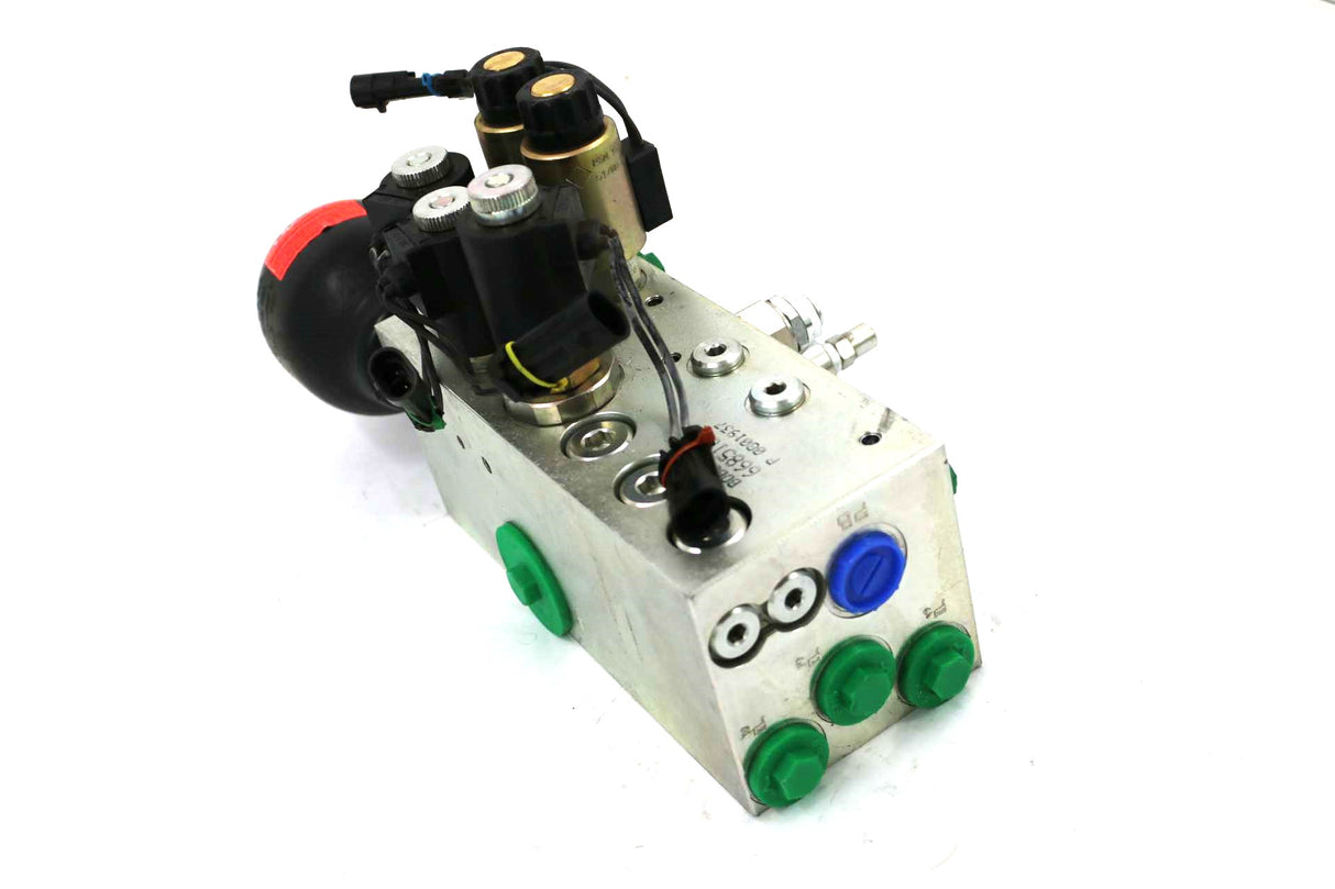 BOBCAT ­-­ 6685164 ­-­ MAINFOLD ASSEMBLY