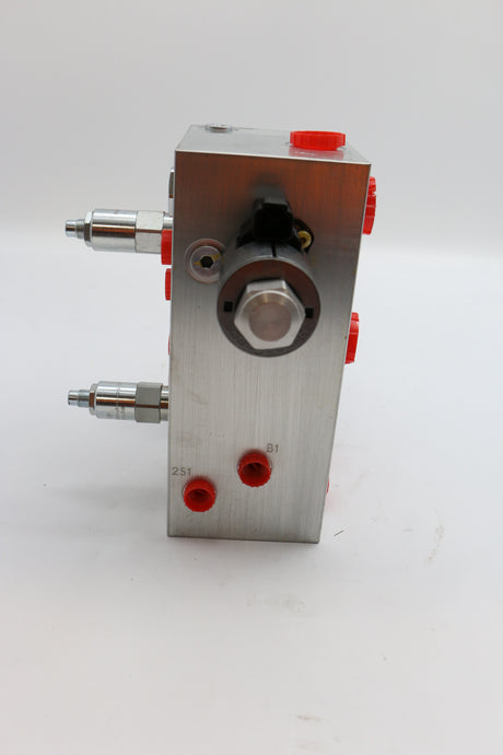 JLG ­-­ 1001234828 ­-­ MANIFOLD - MAIN RT