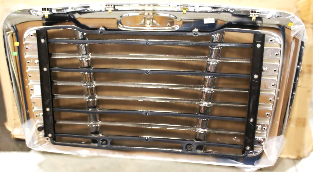 FREIGHTLINER TRUCK  ­-­ A17-19112-018 ­-­ GRILLE