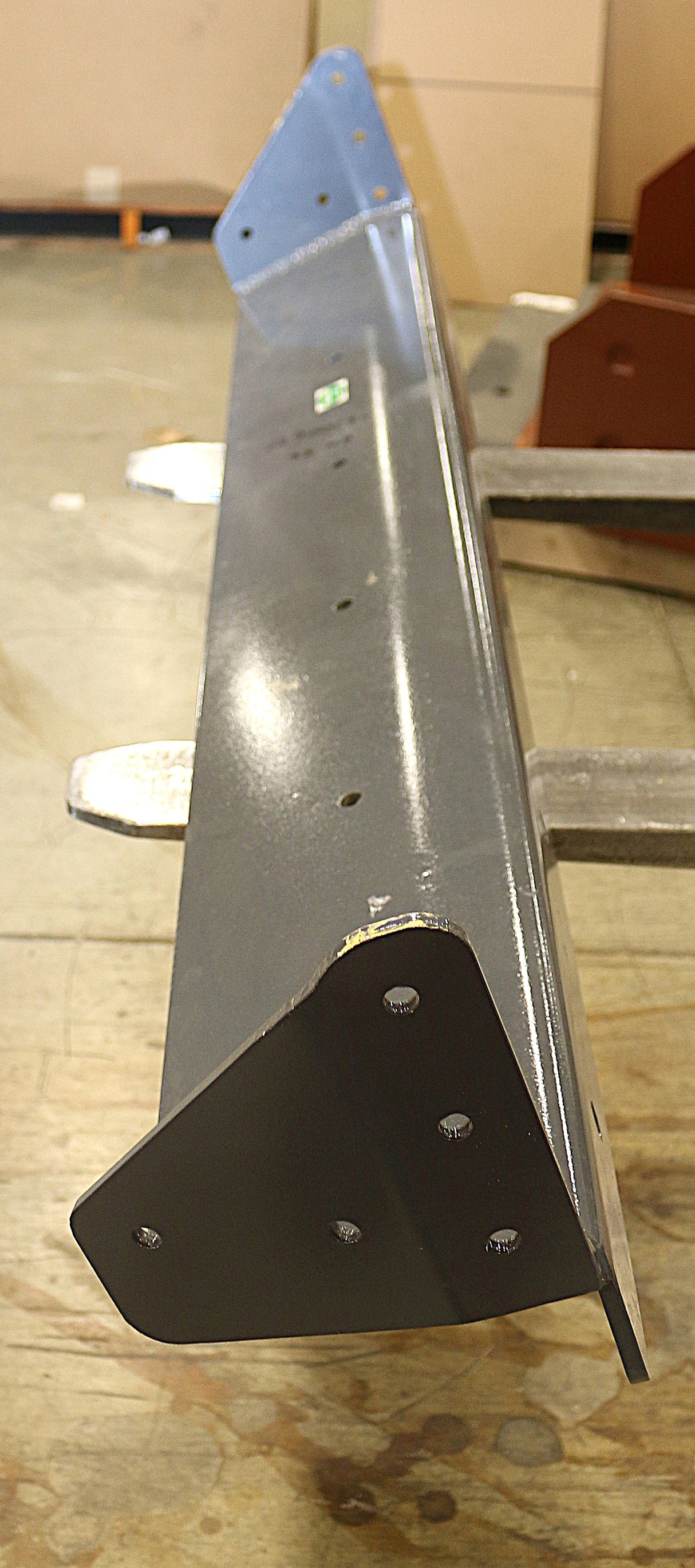 TEREX ­-­ 12950136 ­-­ CH1700 MIDDLE DECK OUTLET LIP