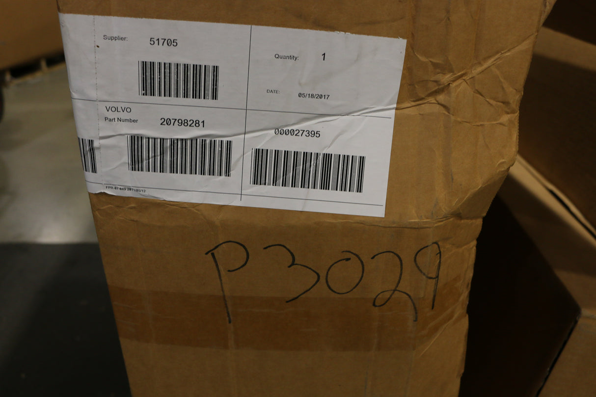 VOLVO - REFURBISHED ­-­ 20798281P3029 ­-­ PAINTED PANEL-ROOF EX 20798281 RH WHITE