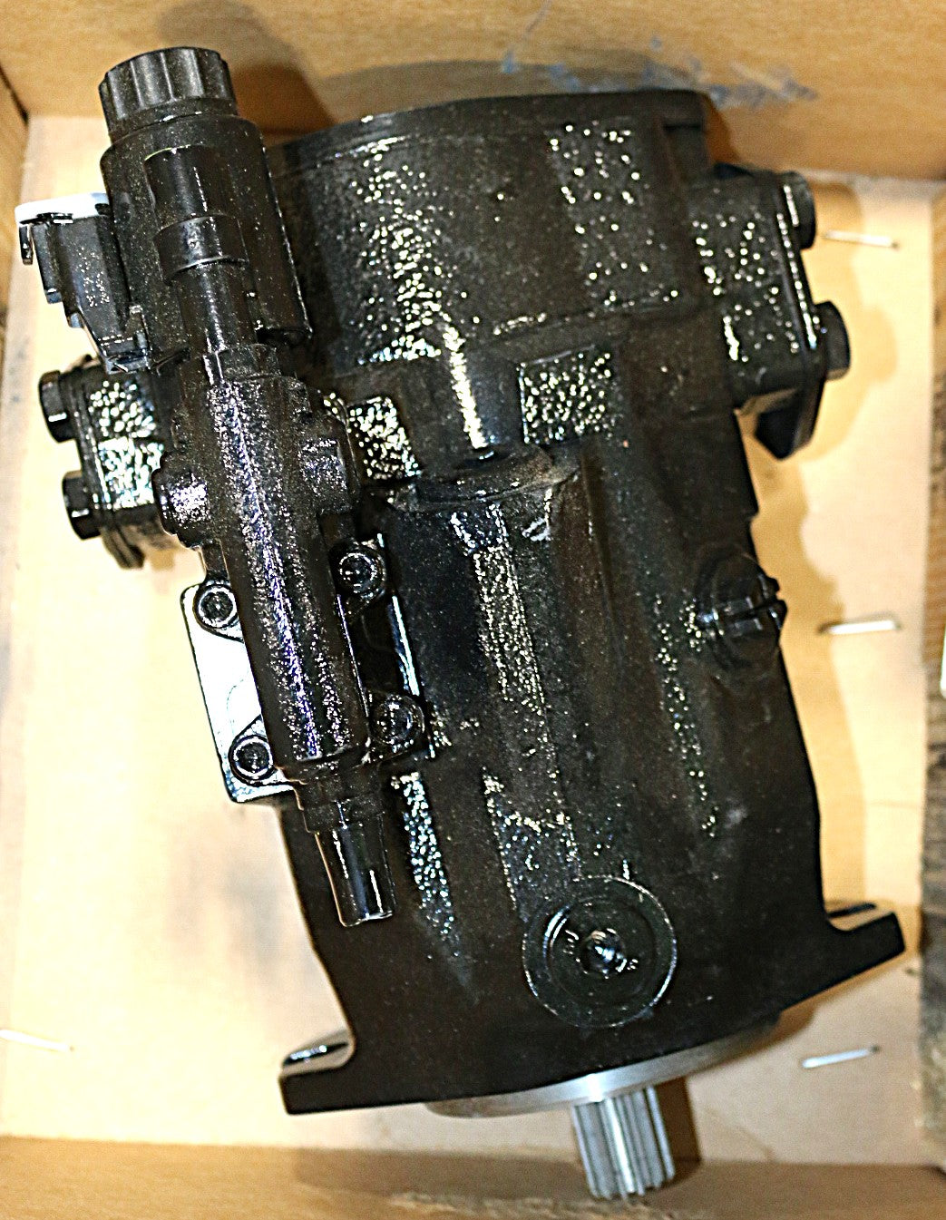 VOLVO ­-­ 9017513739 ­-­ PUMP - HYDRAULIC