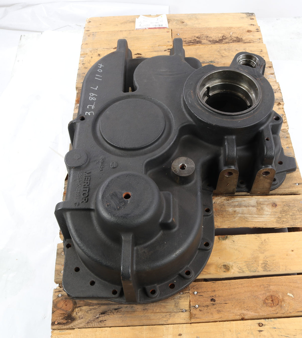 MERITOR ­-­ 3289L1104 ­-­ TRANSFER CASE COVER