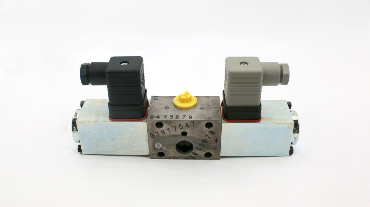 JCB ­-­ 4050/67223 ­-­ VALVE - DIRECTIONAL CONTROL 12V