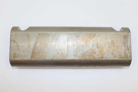 JCB ­-­ 334/L3272 ­-­ BAR RETAINER