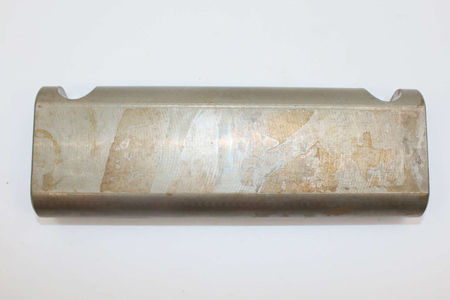 JCB ­-­ 334/L3272 ­-­ BAR RETAINER