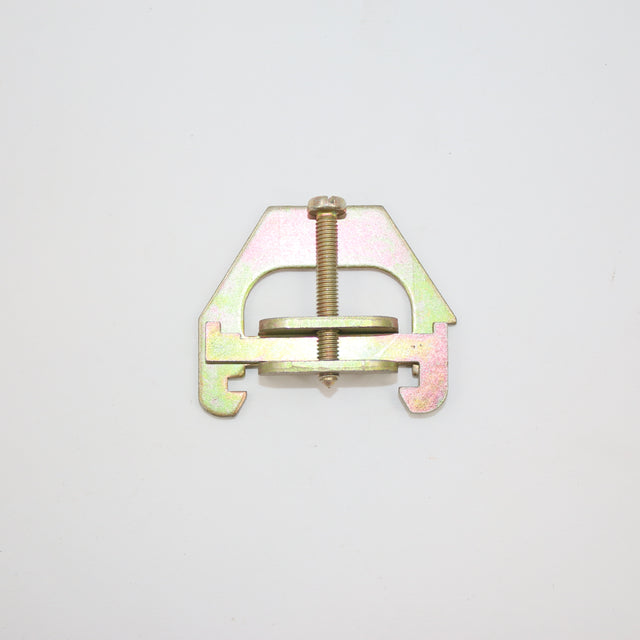 JCB ­-­ 8121/01530 ­-­ CLIP