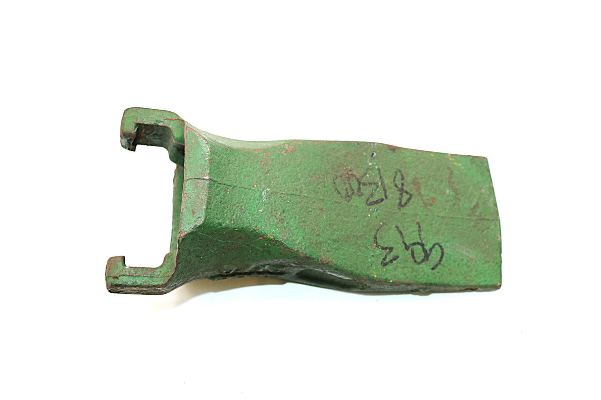 JCB ­-­ 993/81300 ­-­ POINT - TOOTH - HELILOK