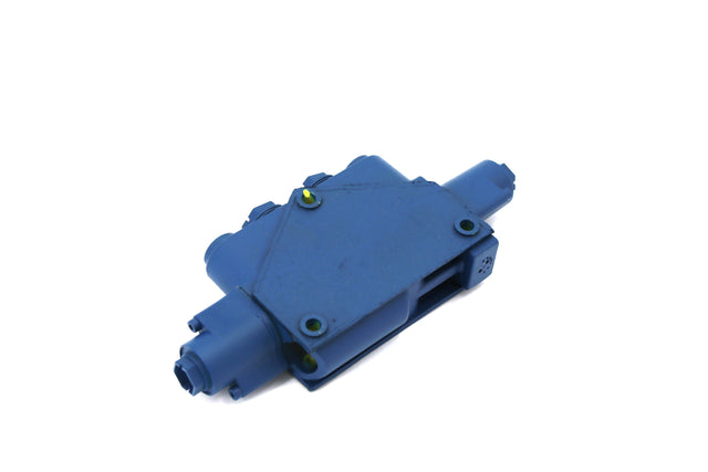 BOBCAT ­-­ 6691123 ­-­ VALVE SECTION