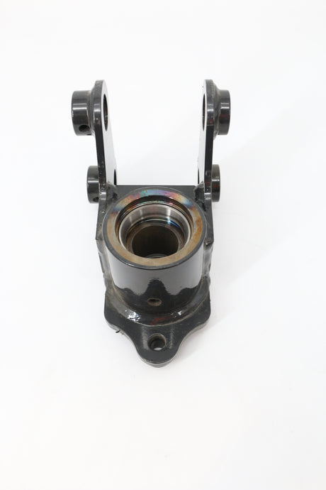 BOBCAT ­-­ 7369133 ­-­ YOKE TIRE MOUNT