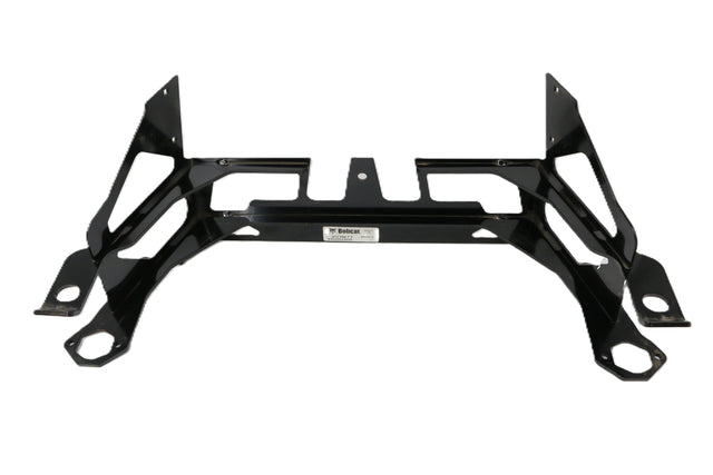 BOBCAT ­-­ 4177547.7 ­-­ BRACKET ENGINE