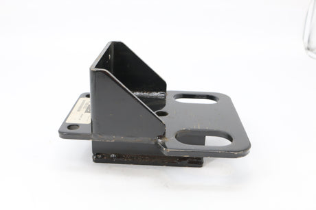 BOBCAT ­-­ 7000932 ­-­ MOUNT - DRAWBAR