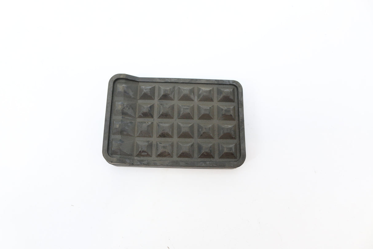BOBCAT ­-­ 6695823 ­-­ COVER - PEDAL